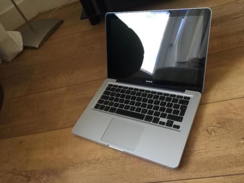 Macbook 2008  13 Inch  128 GB Samsung SSD  4 GB RAM 