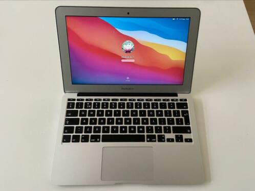 MacBook Air 11 (2015)  SSD 128GB  4GB RAM  1,6 GHz i5