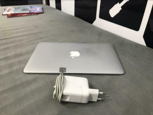 Macbook Air 11 inch a1465 mid 2013 i5 120ssd  Office pakket