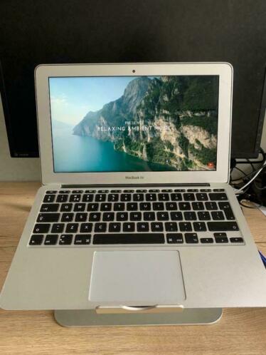 MacBook Air 11 inch early 2015  Apple  128 GB