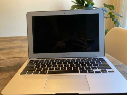 MacBook Air (11-inch, medio 2011)