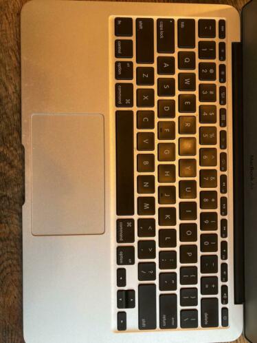 MacBook Air (11-inch, medio 2011)