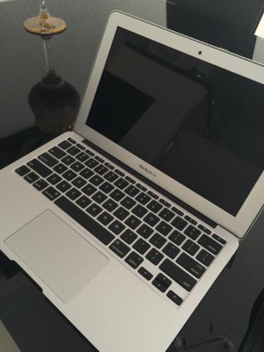 Macbook air 11034 early 2014 (256gb, i5)