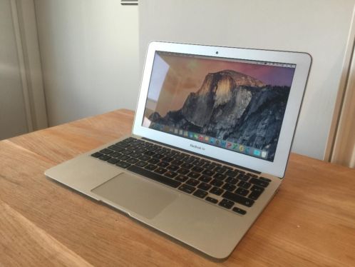 Macbook Air 11,6039039 1.3Ghz i5 4GB 128GB Als Nieuw, Garantie