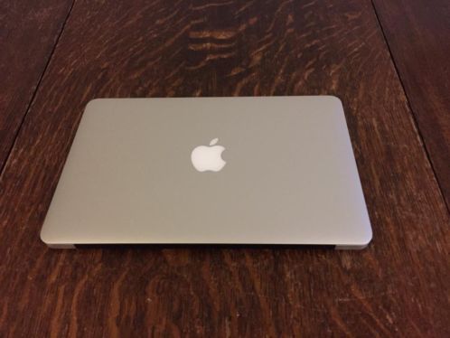 MacBook Air 11inch (half jaar oud)