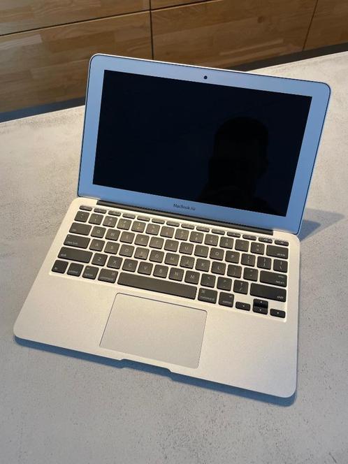 MacBook Air 11inch met veel accessoires