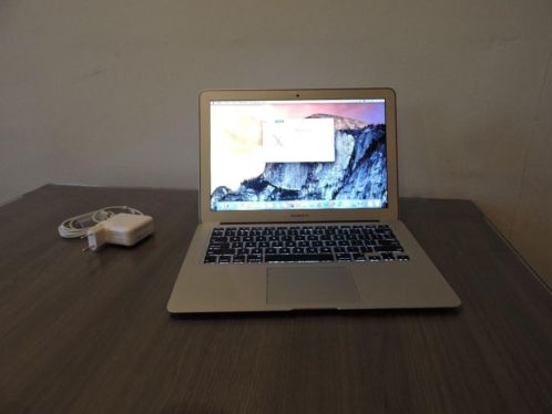 Macbook Air 13 1,3 Ghz i5 4GB 256GB SSD (GarantieNieuwstaat