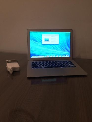 Macbook Air 13 1,3 Ghz i5 4GB 256GB SSD NieuwstaatGarantie 