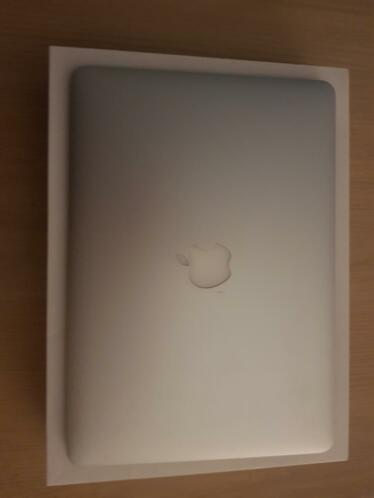 Macbook air 13 early 2015 4gb128ssd met doos is nog perfect