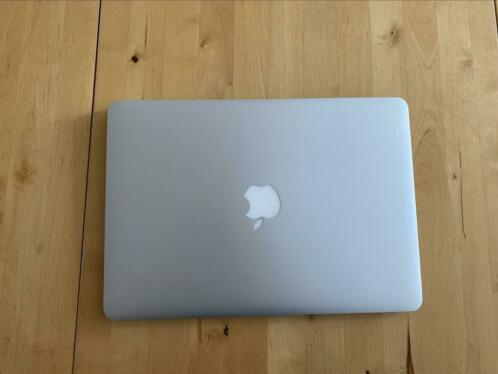 MacBook Air 13 inch. 1.6 GHz Intel Corr i5 4GB RAM 128GB SSD