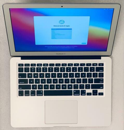 MacBook Air 13-inch 2017  1,8 GHz Core i5  8 GB RAM  599