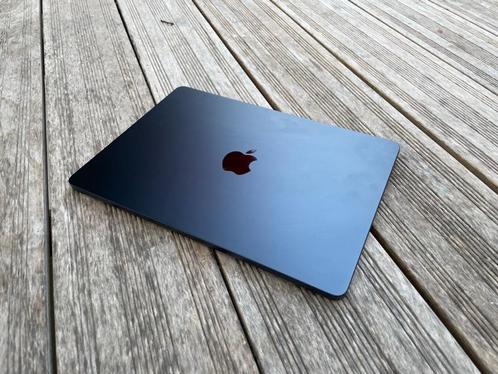 Macbook air 13 inch, 24 GB RAM, M2 chip, 1TB opslag