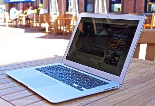 MacBook Air 13 inch - 256GB SSD - 1.7 GHZ