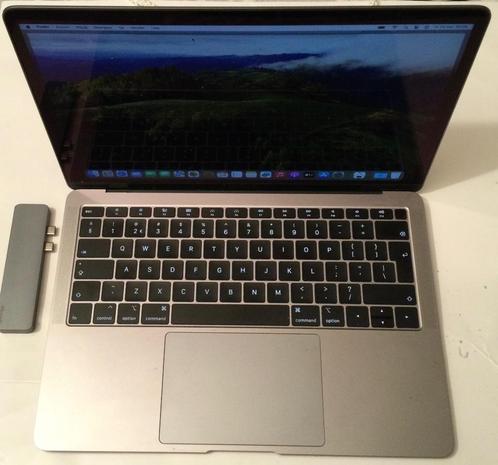 MacBook Air 13 inch 8GB 128GB 2019 met Office Mac Hub usb-c