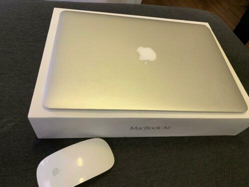 MacBook Air 13-inch 8GB  Magic Mouse