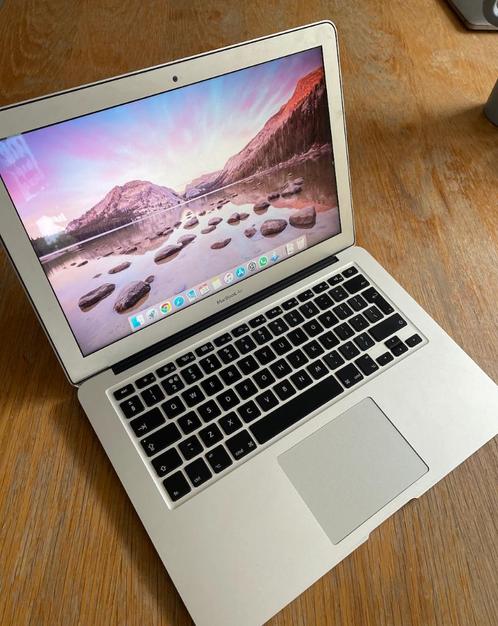 MacBook Air (13-inch, Early 2014) with Charger
