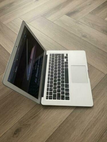 Macbook air 13 inch early 2015 in perfecte staat