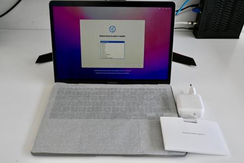 MacBook Air 13 inch i7 8GB 256GB Space Gray (2020)