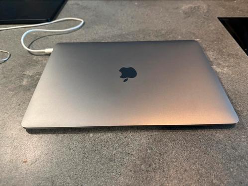 MacBook Air 13 inch Intel core i5