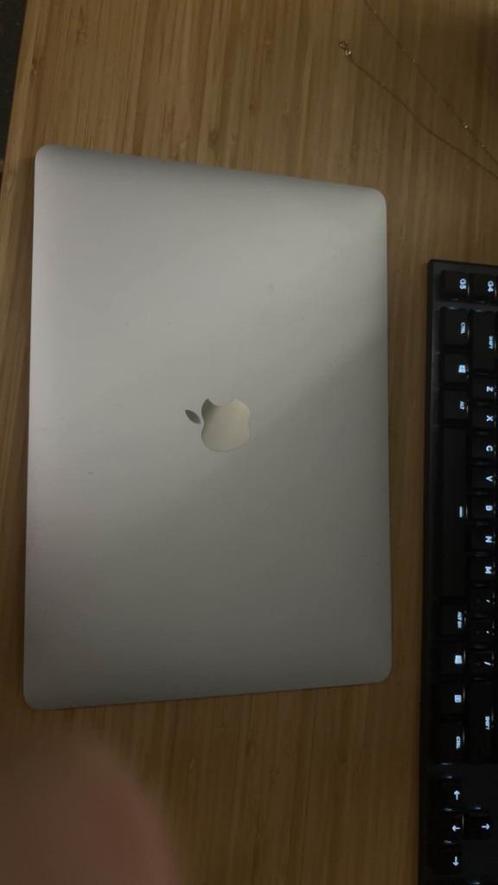 MacBook Air (13-inch, M1, 2020)