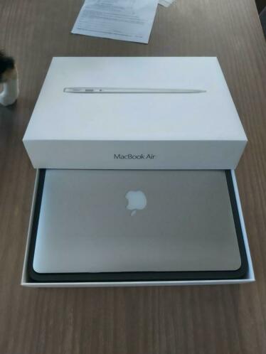 Macbook air 13 inch met hoes, bon en originele doos