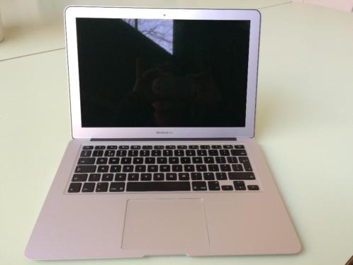 Macbook Air 13 inch modelnr A1466 medio 2013