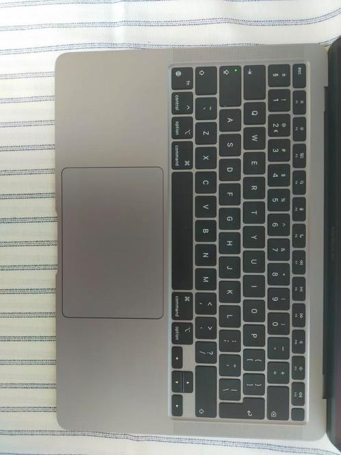 MacBook air 13-inch space grey, M1, 2020. 8GB