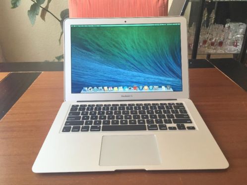 Macbook Air 13034 2012 1.8 I5 4GB128GB SSDBonDoos Nu 700