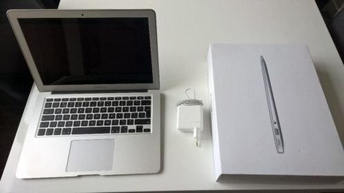 Macbook Air 13034 - 2014 model - Als nieuw en met bon