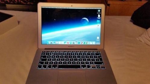 Macbook air 13039 i5 128gbmuissleeve 1,5 jaar garantieMD740
