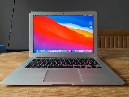 MacBook Air 13,3 2015. 1,6Ghz i5, 4GB, 256GB SSD