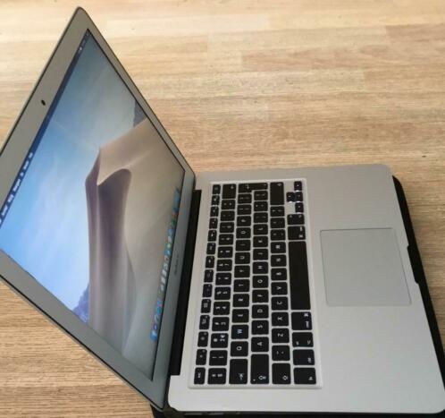 MacBook Air 13.3 inch 4GB i5 1.3Ghz 128GB SSD  130GB 2013