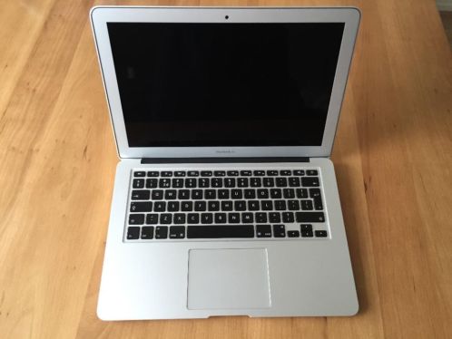 Macbook Air 13,3 inch met factuur 8-2-2015 en doos