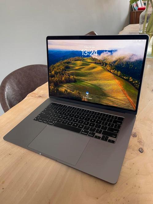 MacBook Air 15in M2 chip 256gb incl. lader