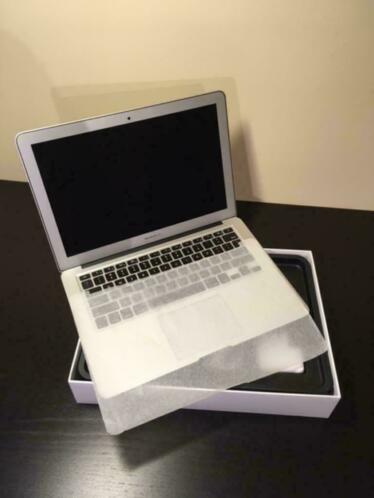 MacBook Air 2015 13 inch Intel dual-core i5 8GB 128GB