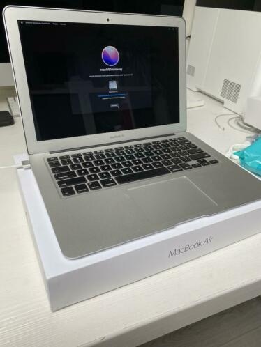 Macbook Air 2017 13-inch macOS Monterey