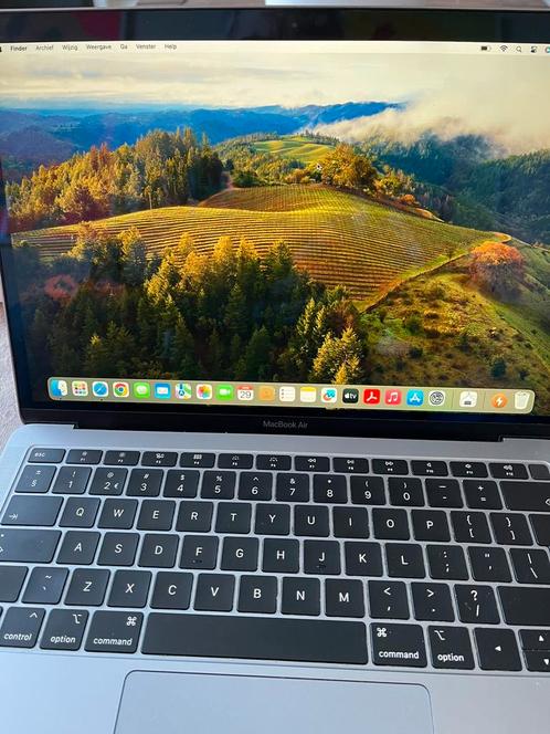 MacBook Air 2019 in zeer goede staat, donker grijs, i5.
