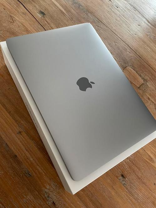 Macbook Air 2020 (512GB)  originele doos, lader en hoes