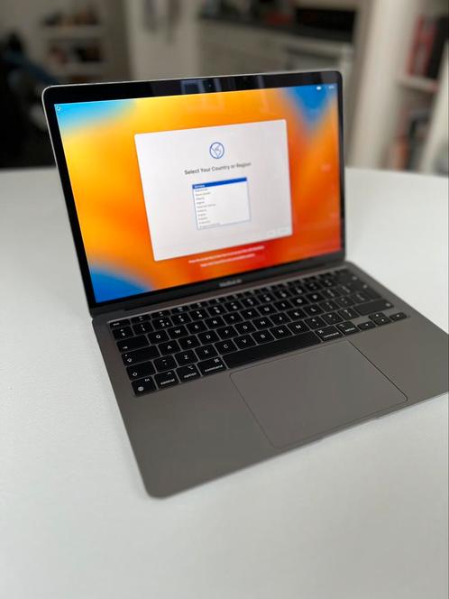 MacBook Air 2020 M1 - 256 GB - 8GB RAM (Inclusief Case etc)