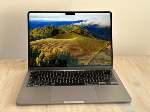 MacBook Air (2022) 13 inch  8GB  256 GB