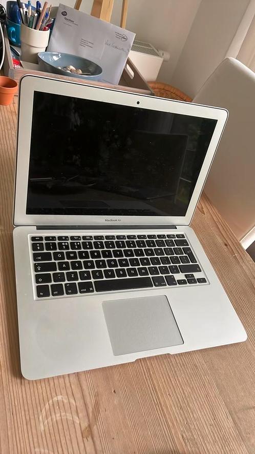 Macbook Air 256GB SSD, Dual Core i7, 8gb RAM