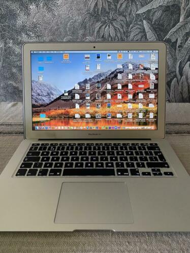 MacBook Air Apple A1466 2017 fully functional and no issue
