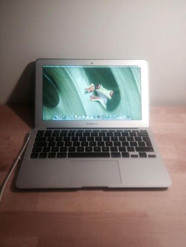 MACBOOK AIR i5 11inch.