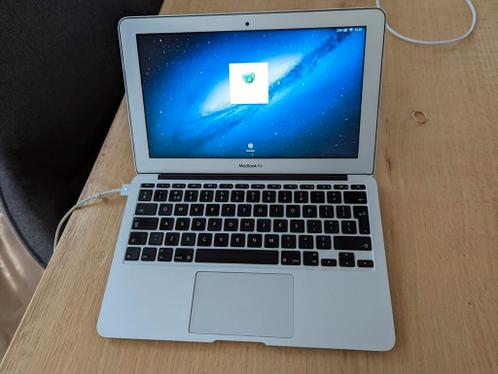 MacBook Air i5 processor 1.7 GHz 11-inch  medio 2012