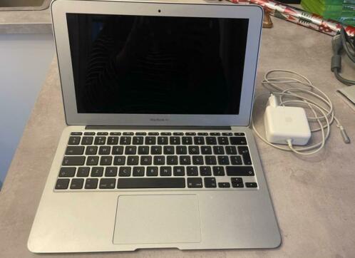 Macbook Air Intel core i5 11 inch 2011