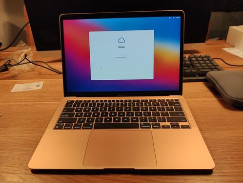 MacBook Air m1 2020 goud. 256 gb 8 gb.