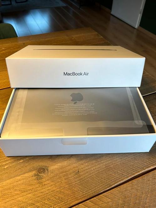 MacBook Air (M1, 2021)