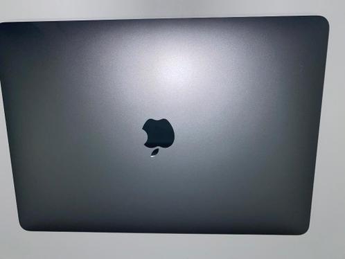 MacBook Air (M1, 2022)