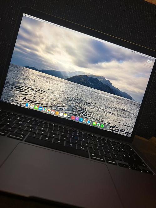 macbook air M1 8GB 256GB