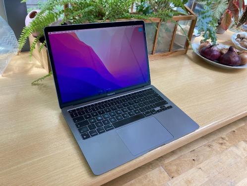 Macbook Air M1 uit 2021 met 1TB opslag en 16GB geheugen